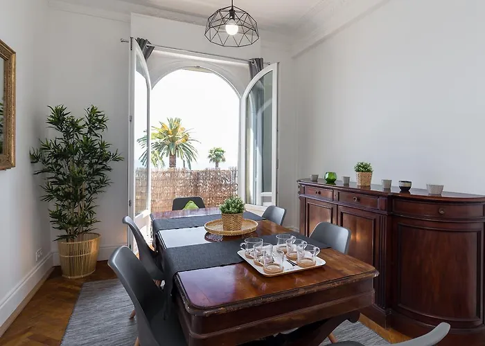Beautiful By The Sea Front Apartment *
